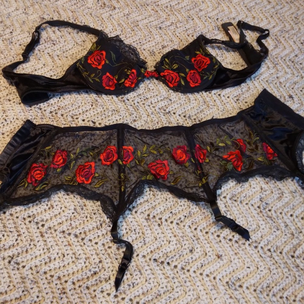 Bra, garter belt, thong- matching set